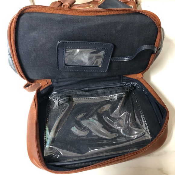 Dolce Vita Leather Bucket Bag w Removable Strap - Picture 6 of 8